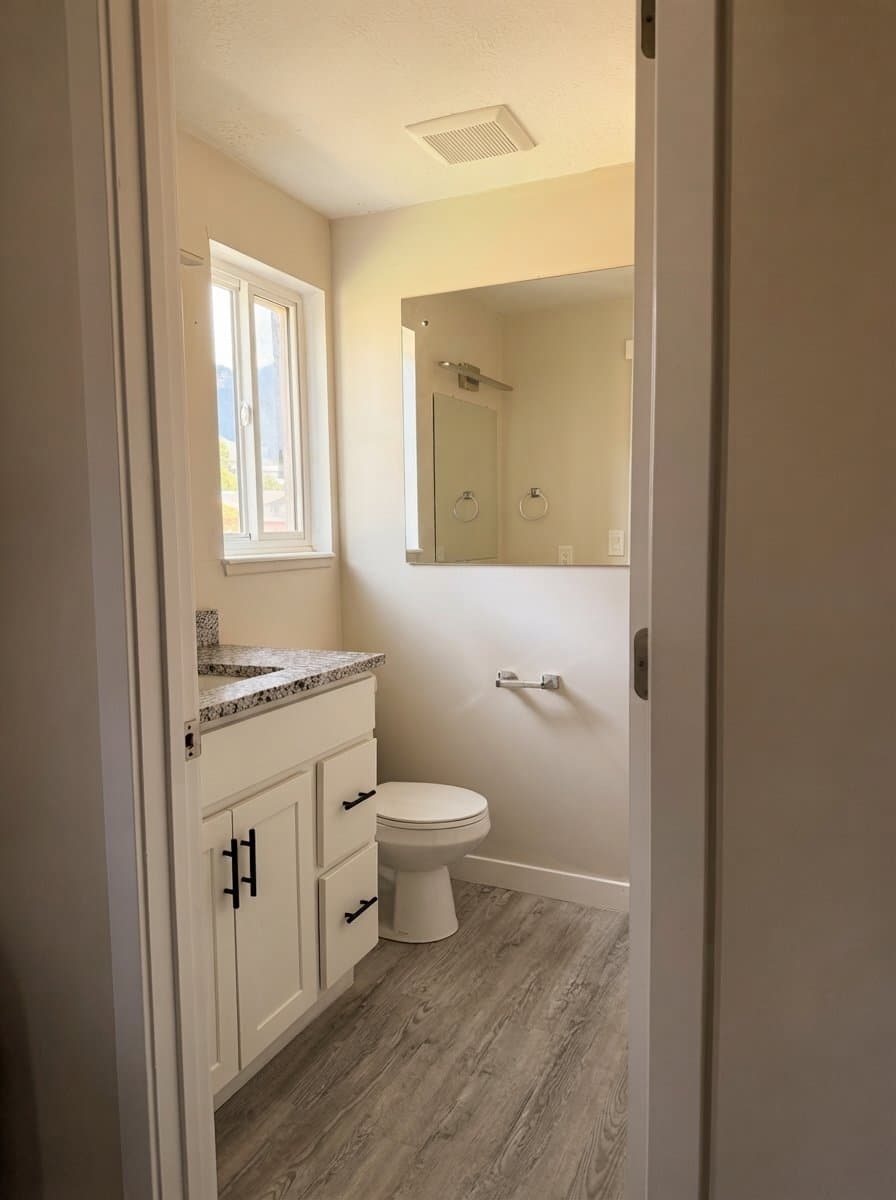 Ogden House: 1562 Tyler Ave