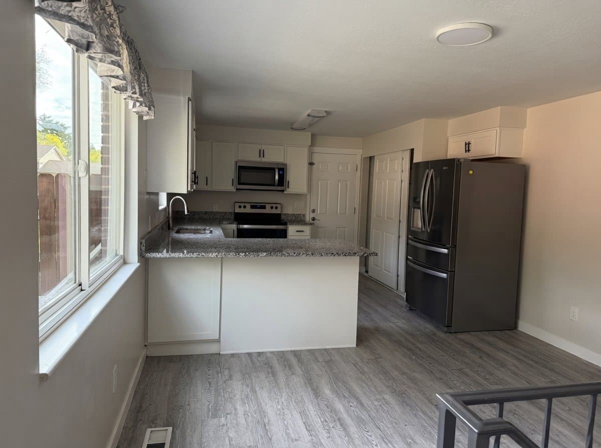 Ogden House: 1562 Tyler Ave
