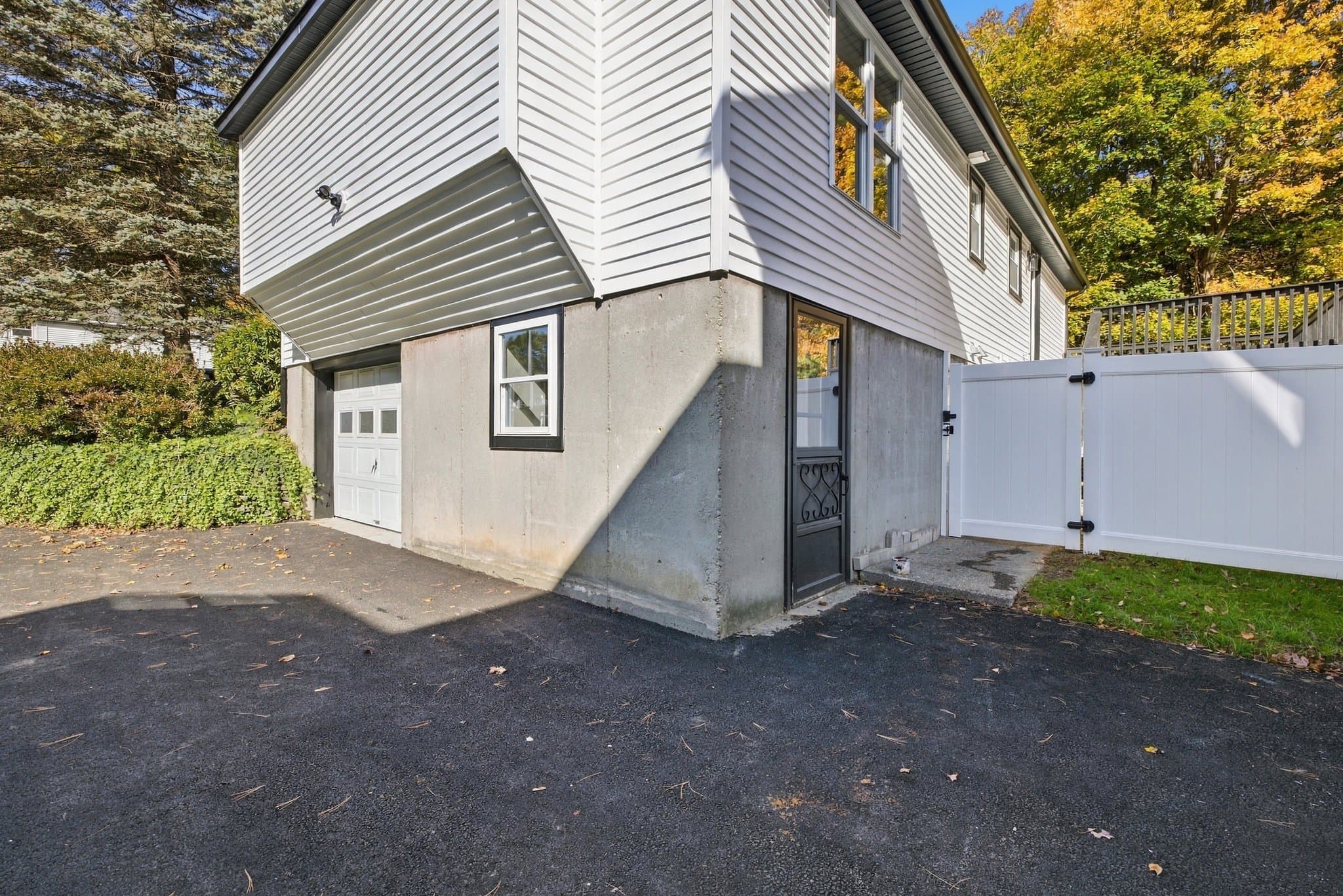 Shrewsbury Multiplex: 44 Topsfield Cir.