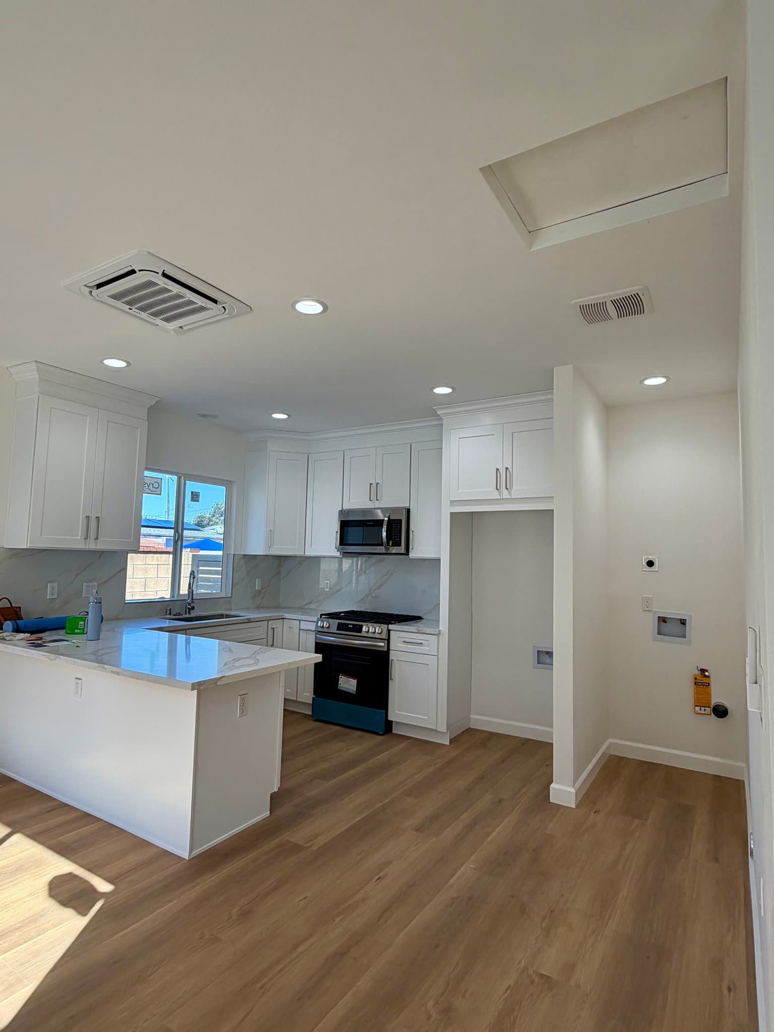 Fullerton House: 625 W Woodcrest Ave