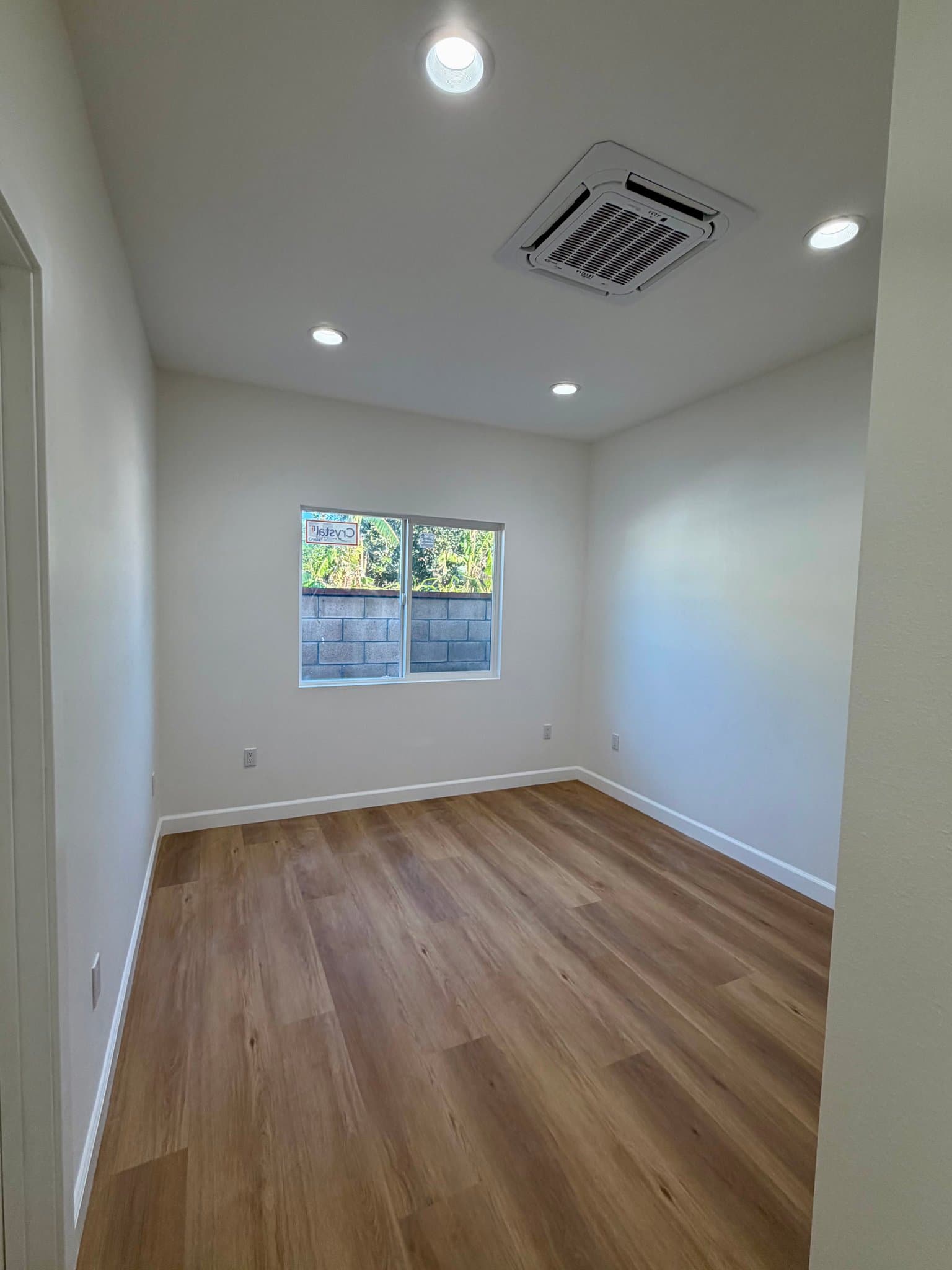 Fullerton House: 625 W Woodcrest Ave