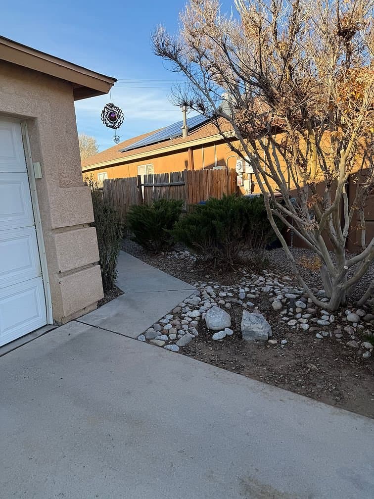 Albuquerque House: 10219 Round Up Pl SW