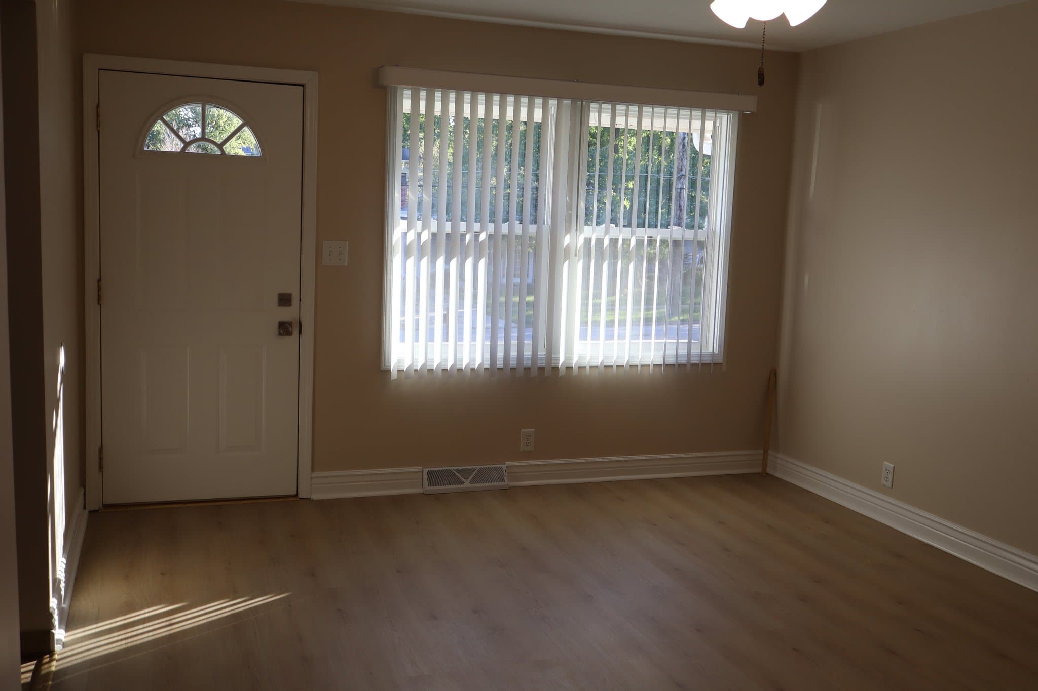 Des Moines House: 402 E Watrous Ave