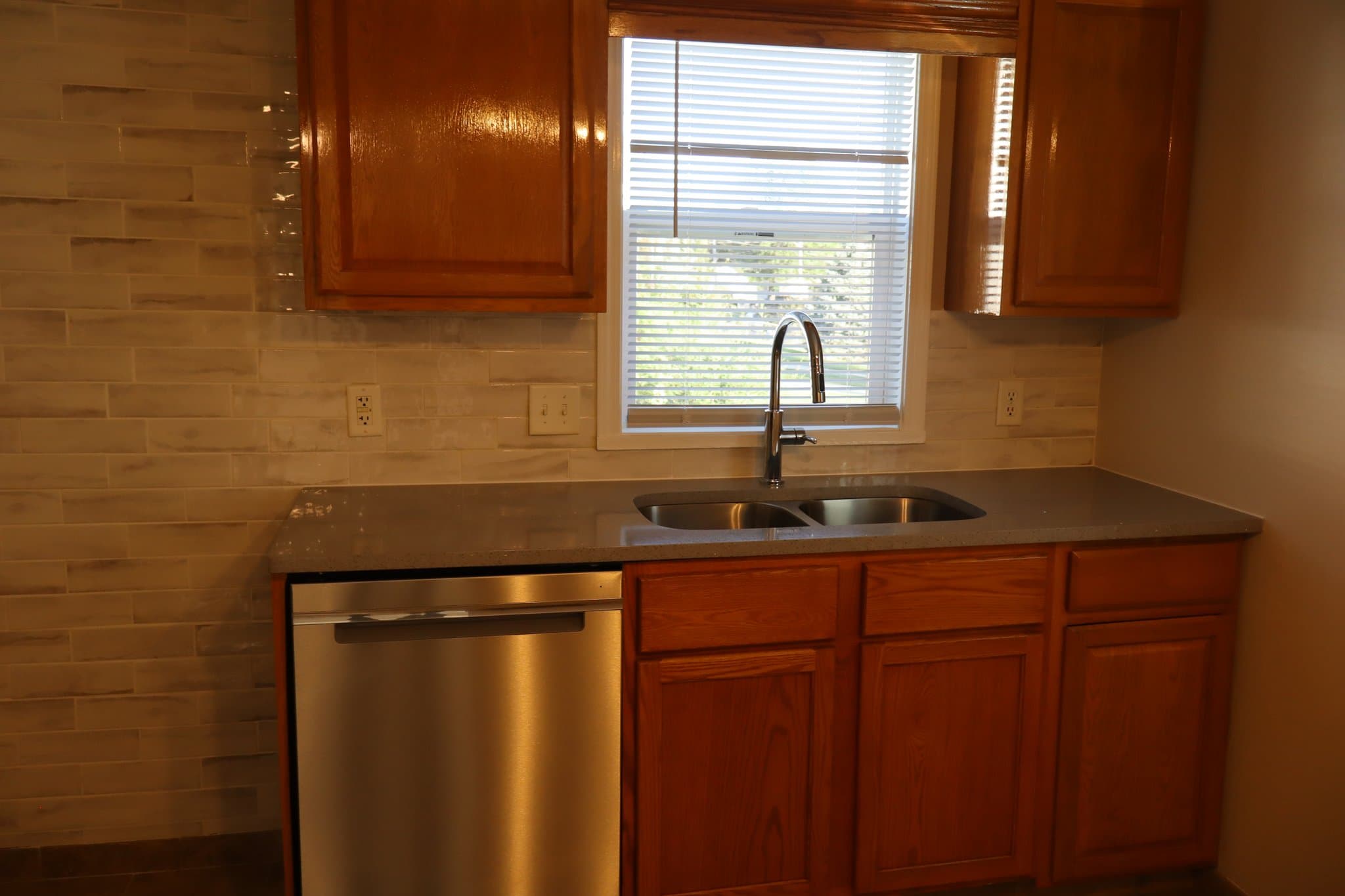 Des Moines House: 402 E Watrous Ave