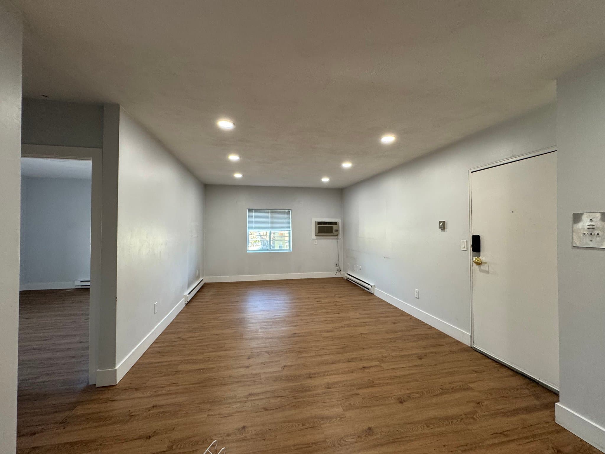 Framigham Apartment: 77 Arlighton st