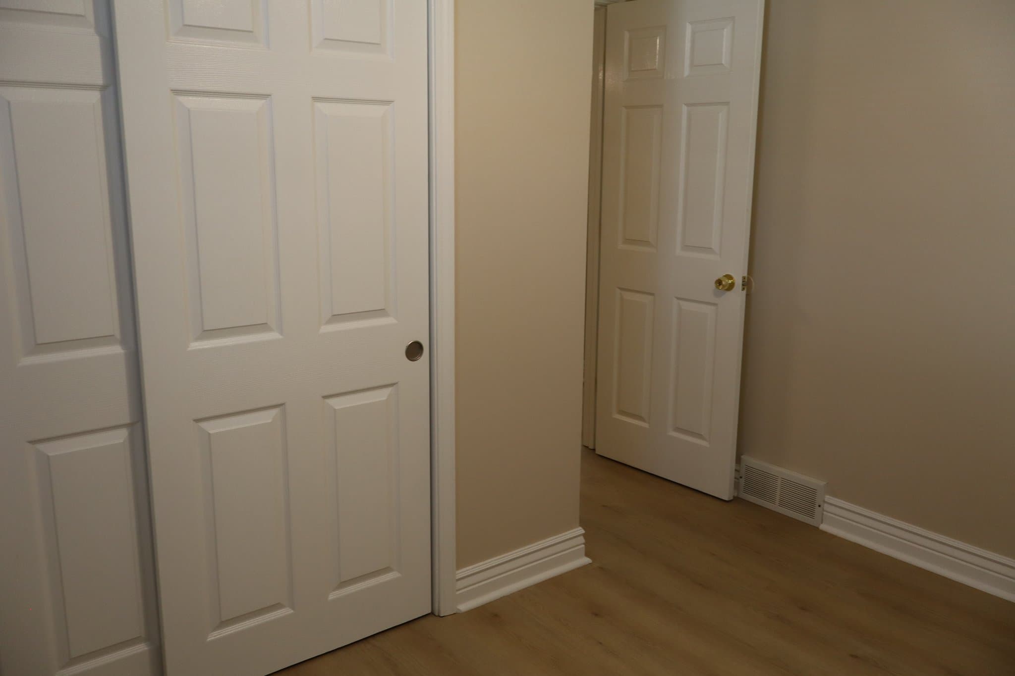 Des Moines House: 402 E Watrous Ave
