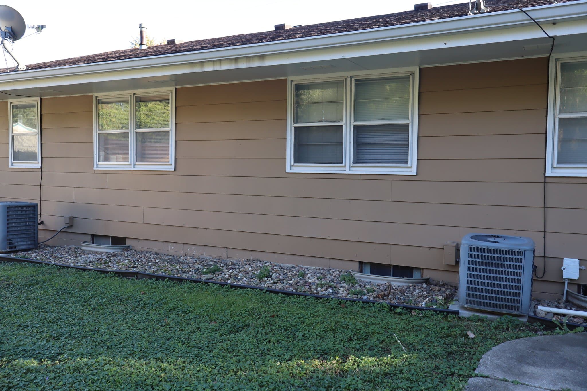 Des Moines House: 402 E Watrous Ave