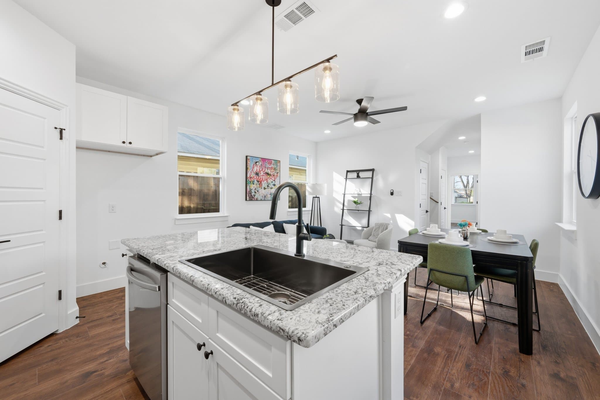 Fort Worth House: 1104 E Annie St