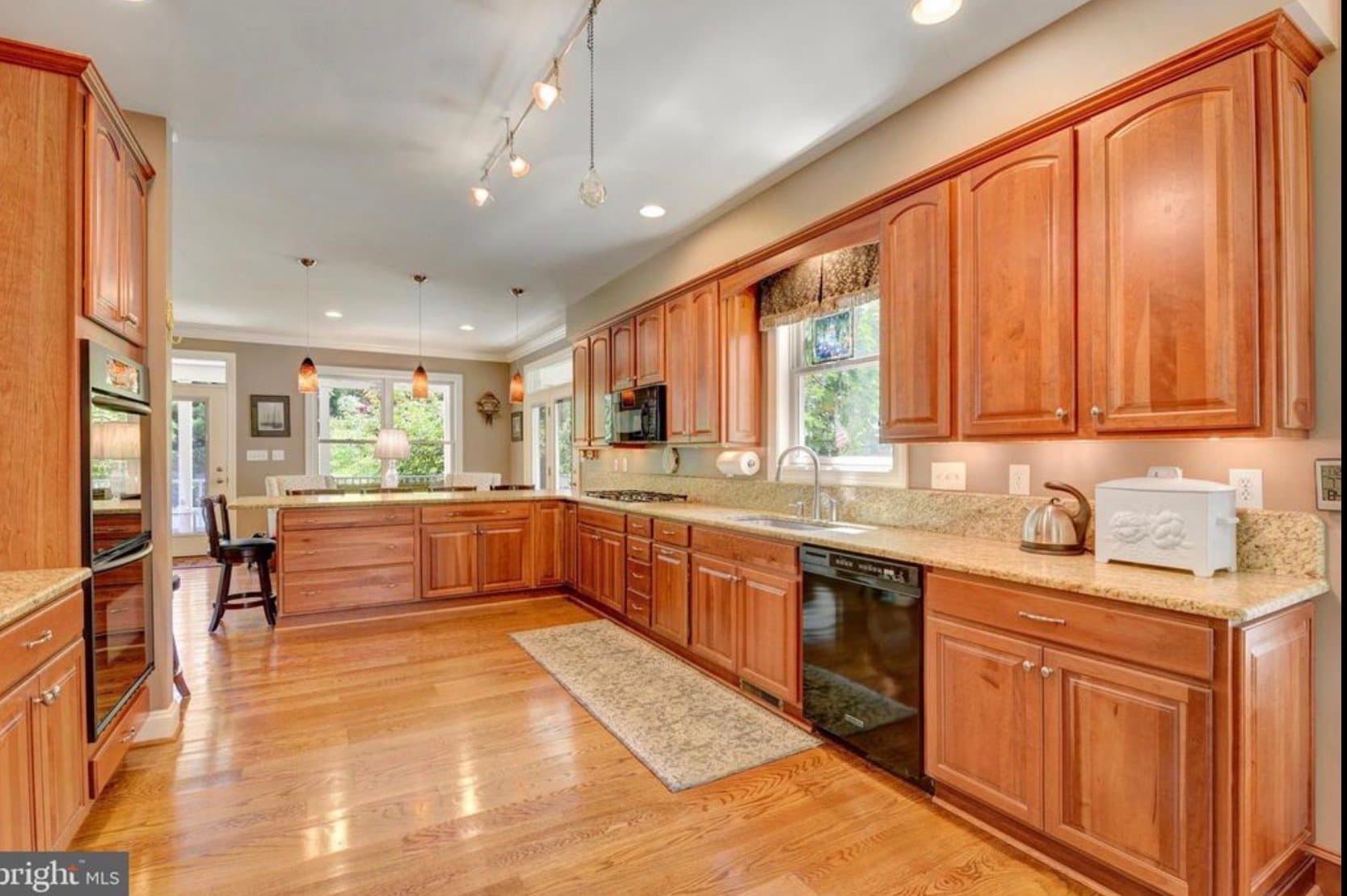 Crownsville House: 764 N Riverside Dr