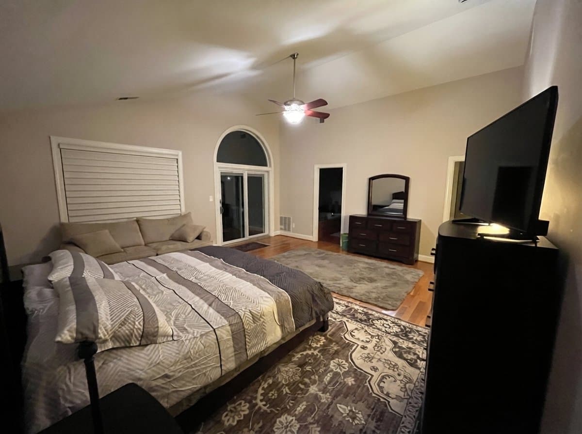 Crownsville House: 764 N Riverside Dr
