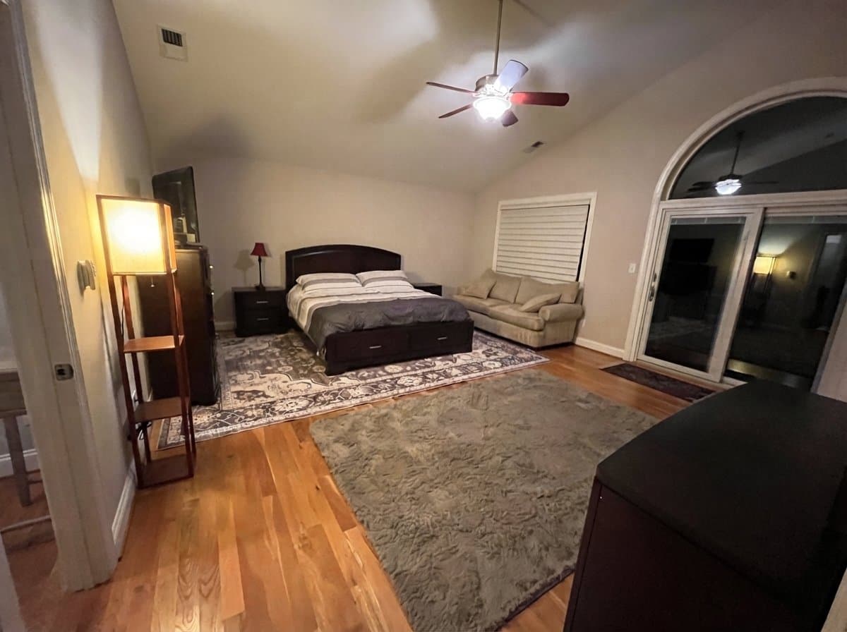 Crownsville House: 764 N Riverside Dr