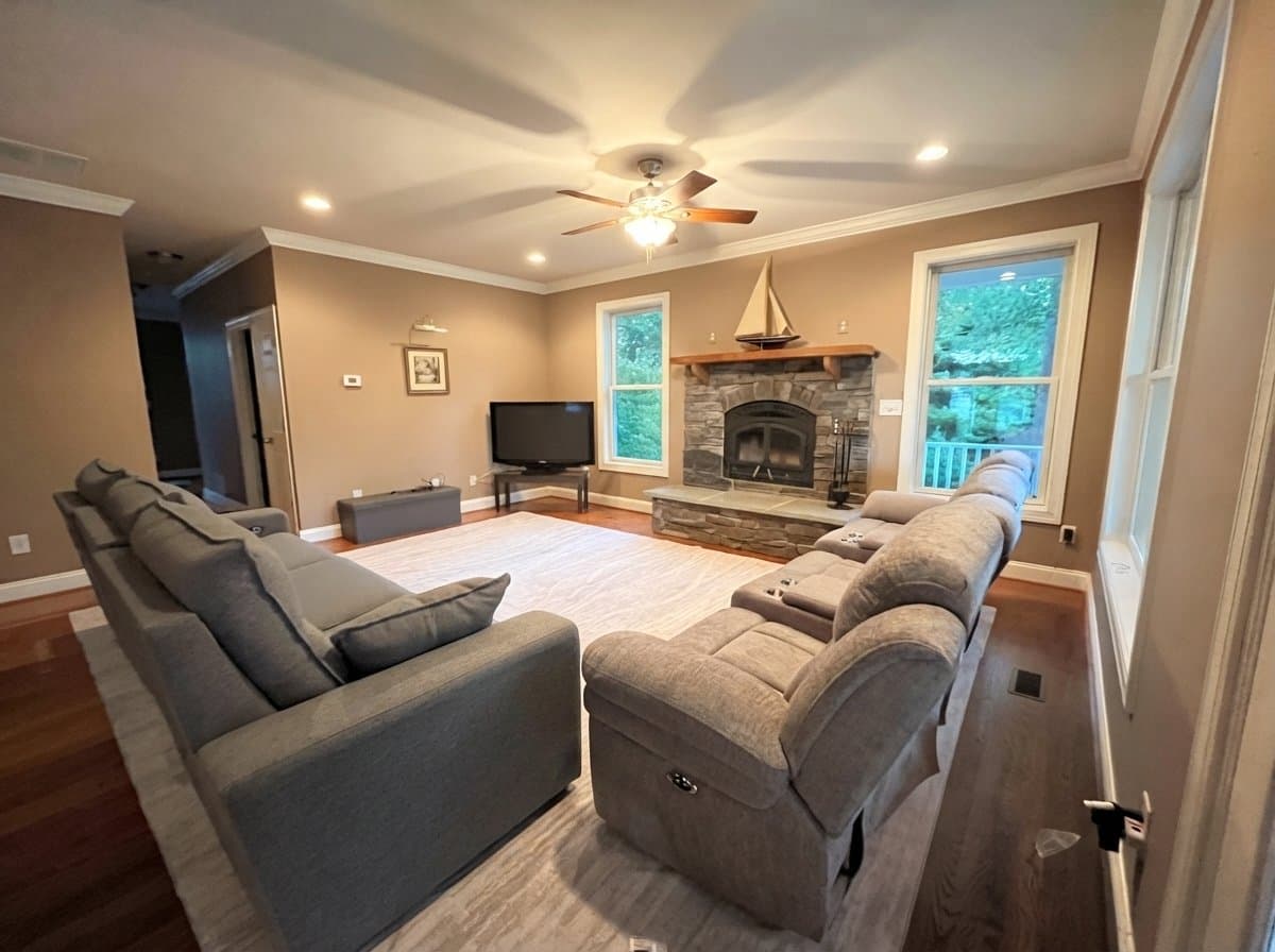 Crownsville House: 764 N Riverside Dr