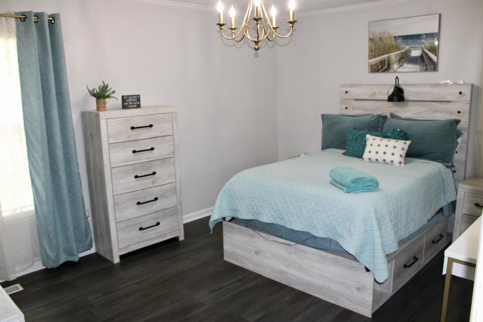 Fayetteville Single Room: 1056 Christina St