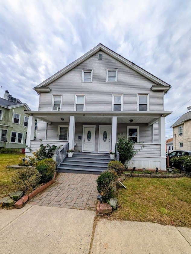 Enfield Apartment: 31 Hartford Ave