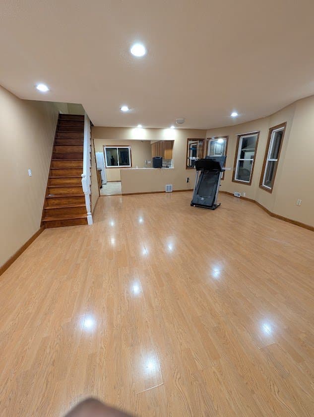 Enfield Apartment: 31 Hartford Ave
