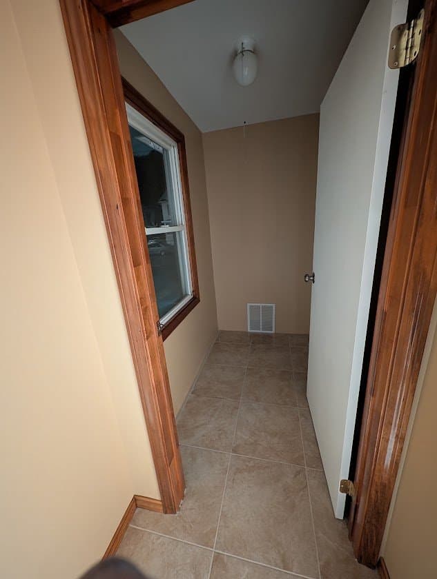 Enfield Apartment: 31 Hartford Ave