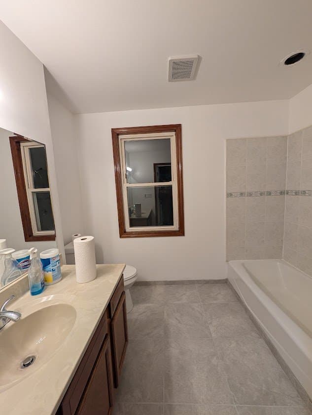 Enfield Apartment: 31 Hartford Ave