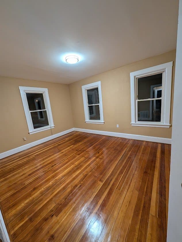 Enfield Apartment: 31 Hartford Ave