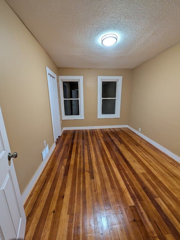 Enfield Apartment: 31 Hartford Ave