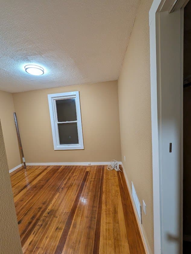 Enfield Apartment: 31 Hartford Ave