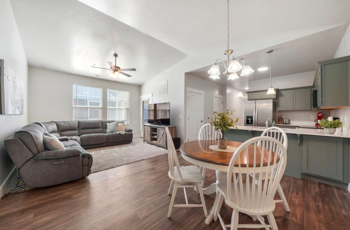 Vineyard Condo: 317 W 435 N