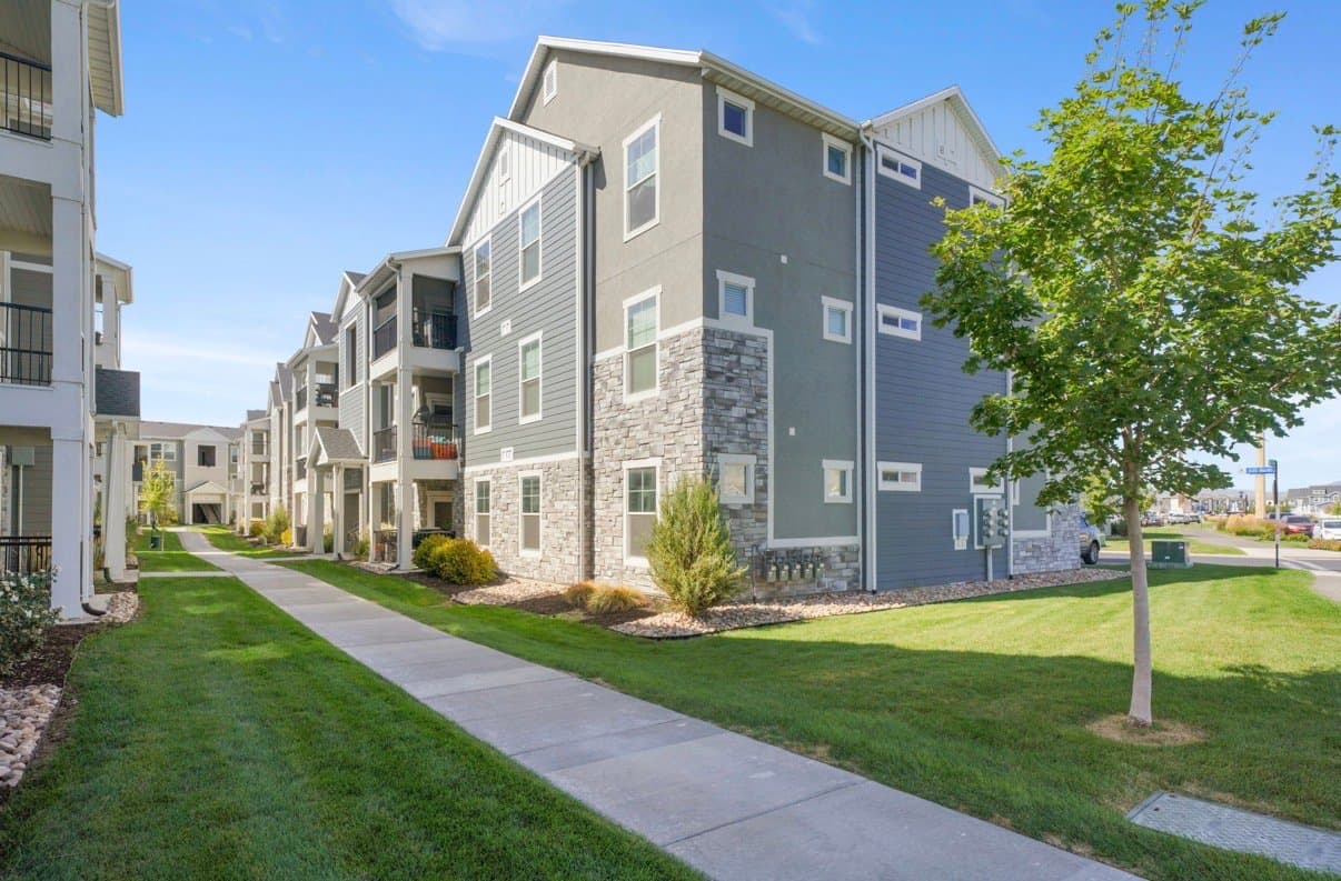Vineyard Condo: 317 W 435 N