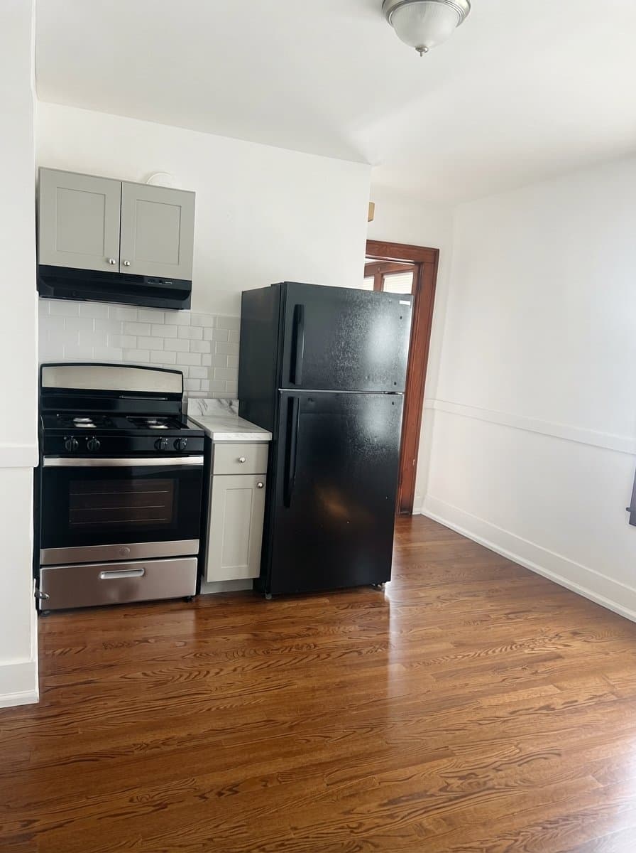 Hartford Apartment: 50 Stonington St