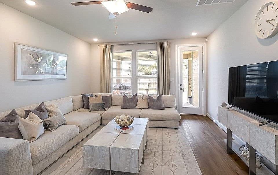 San Antonio House: 4726 Audubon Pl