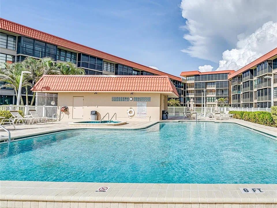 Redington Shores Condo: 17580 Gulf Blvd