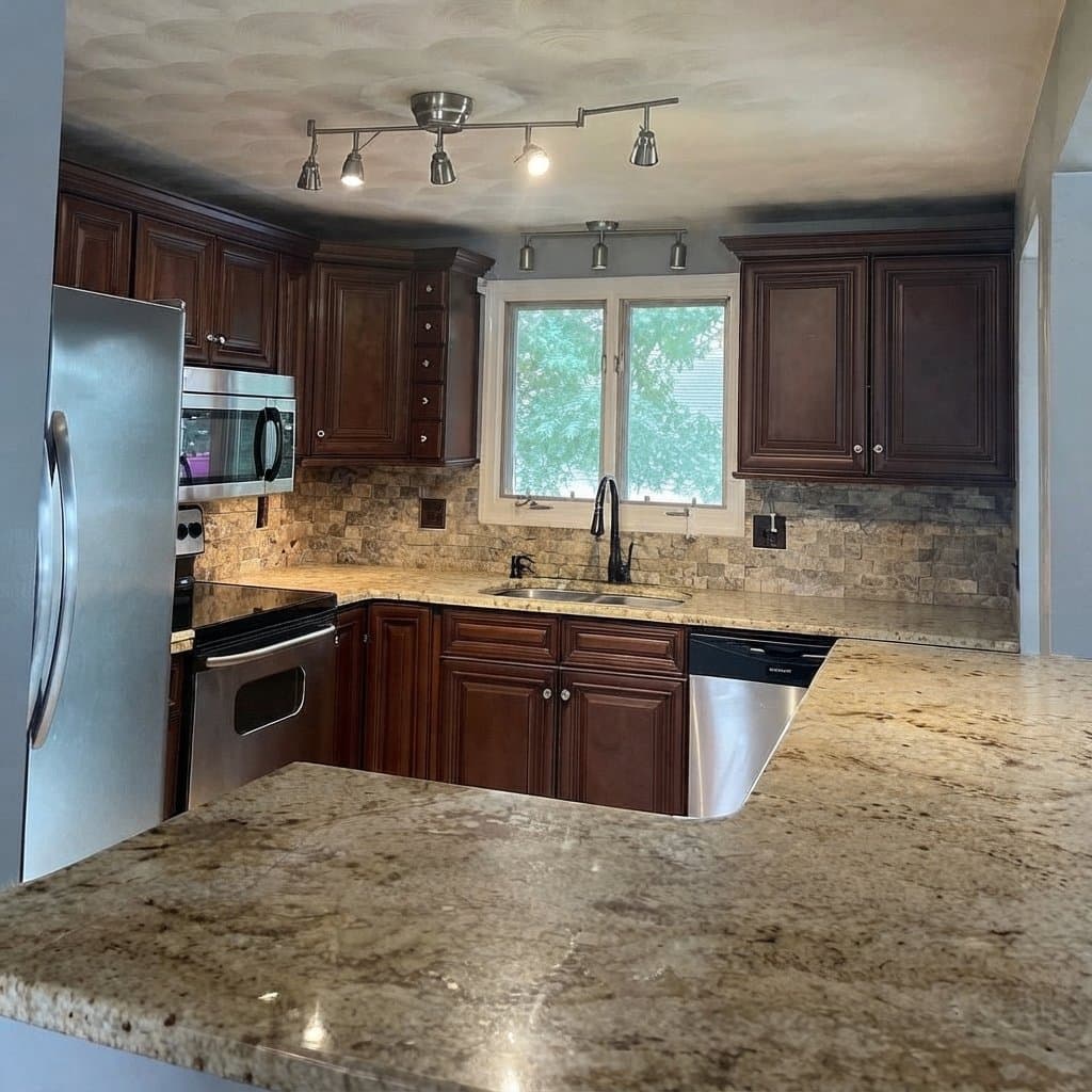 Cranston House: 46 Woodlawn Dr