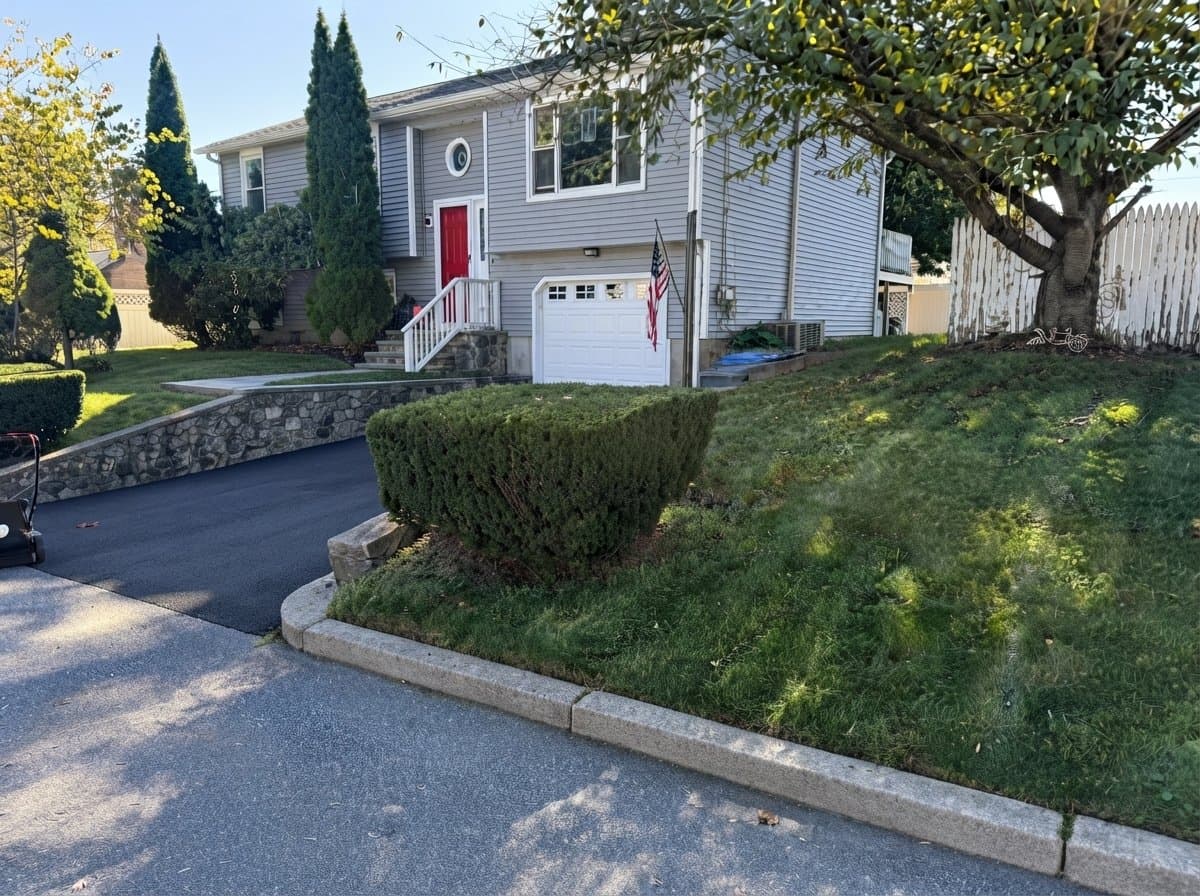 Cranston House: 46 Woodlawn Dr