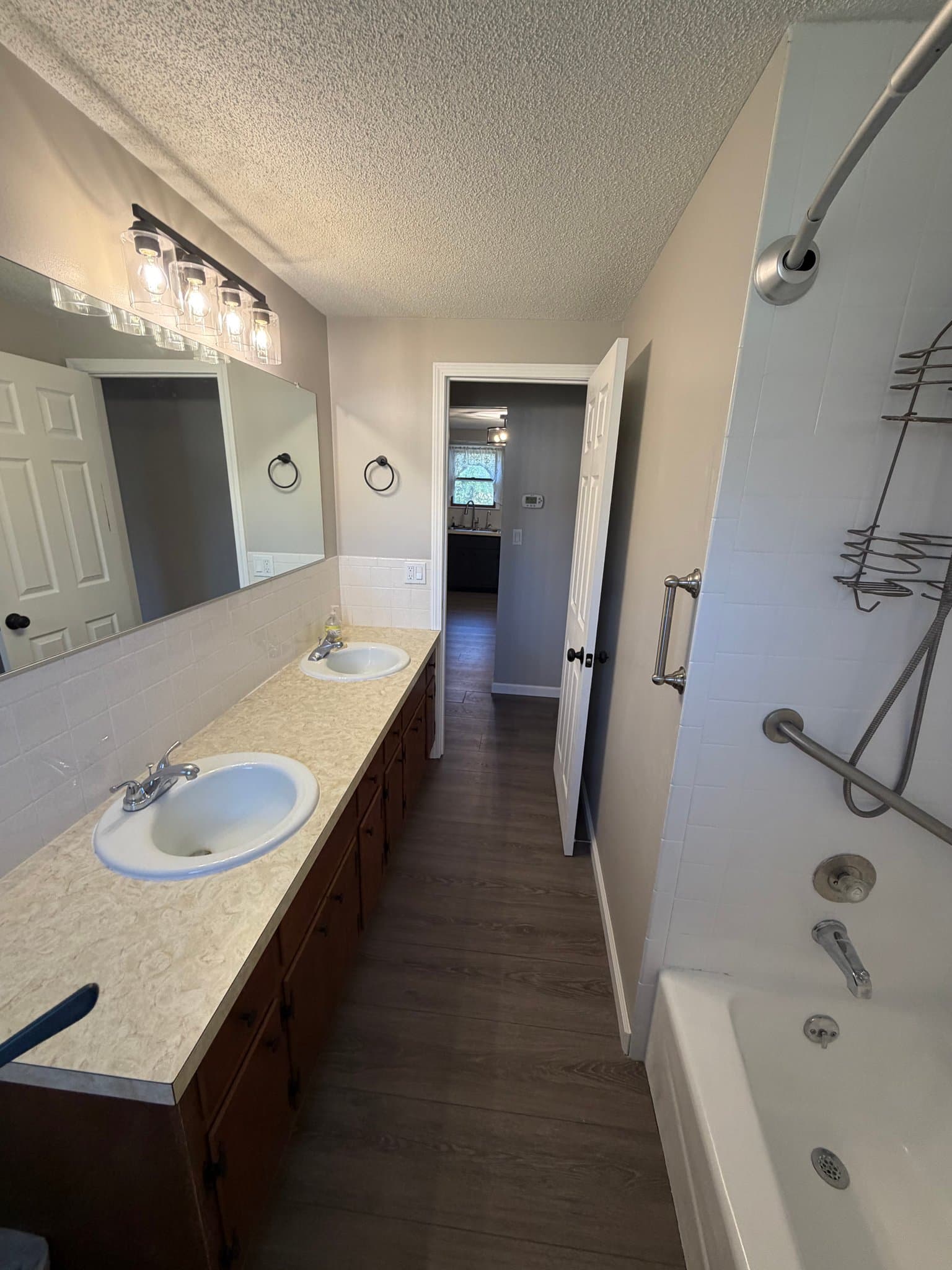 Orchard Park Multiplex: 15 Glendale Ter