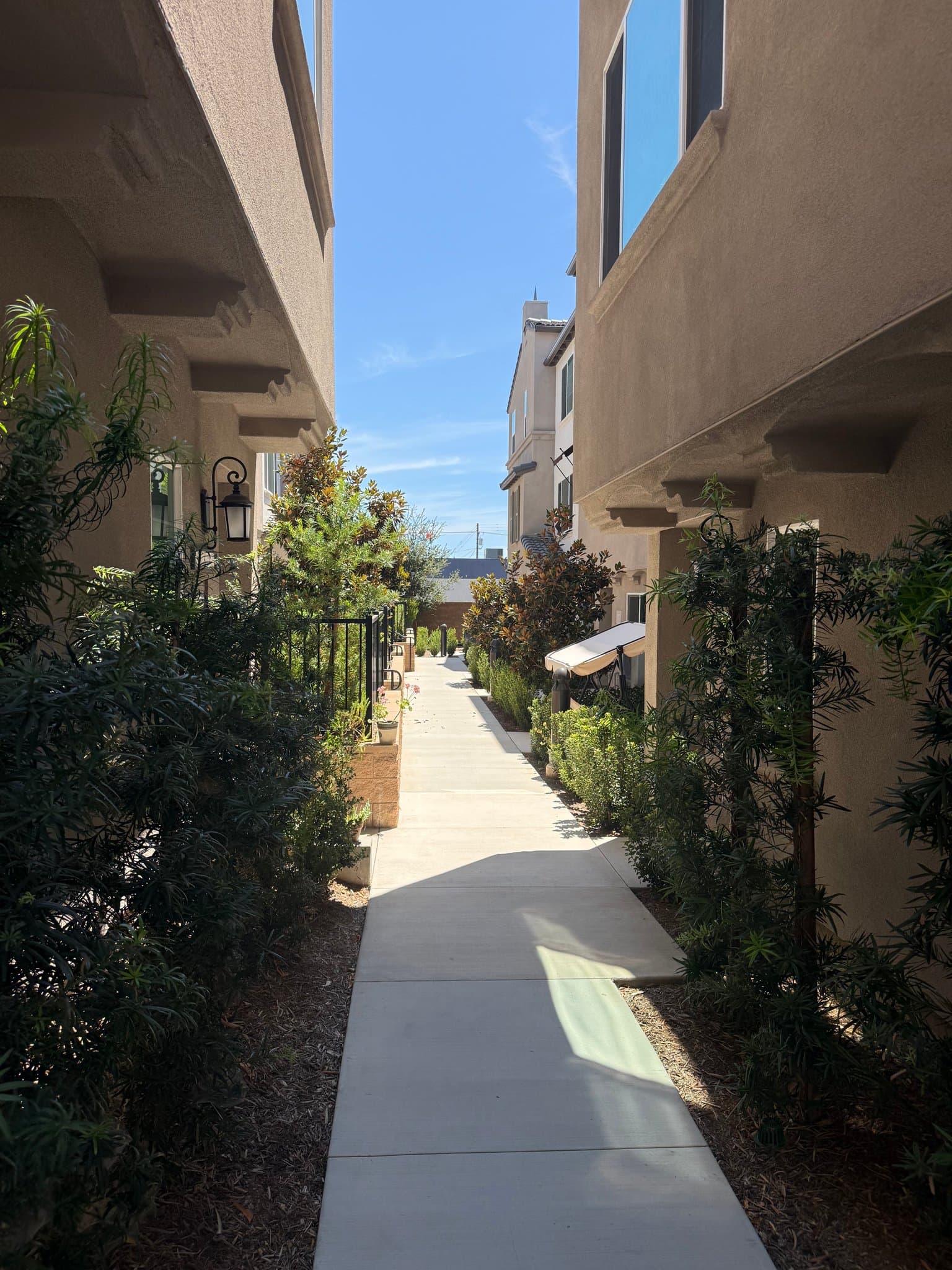 Escondido Townhome: 2216 S. Ava Glen