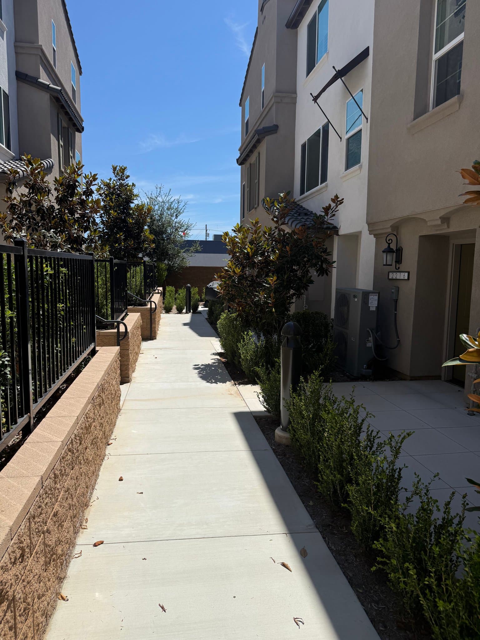 Escondido Townhome: 2216 S. Ava Glen