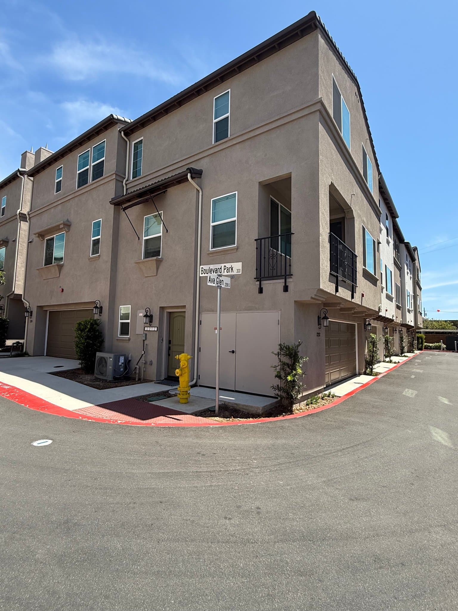 Escondido Townhome: 2216 S. Ava Glen