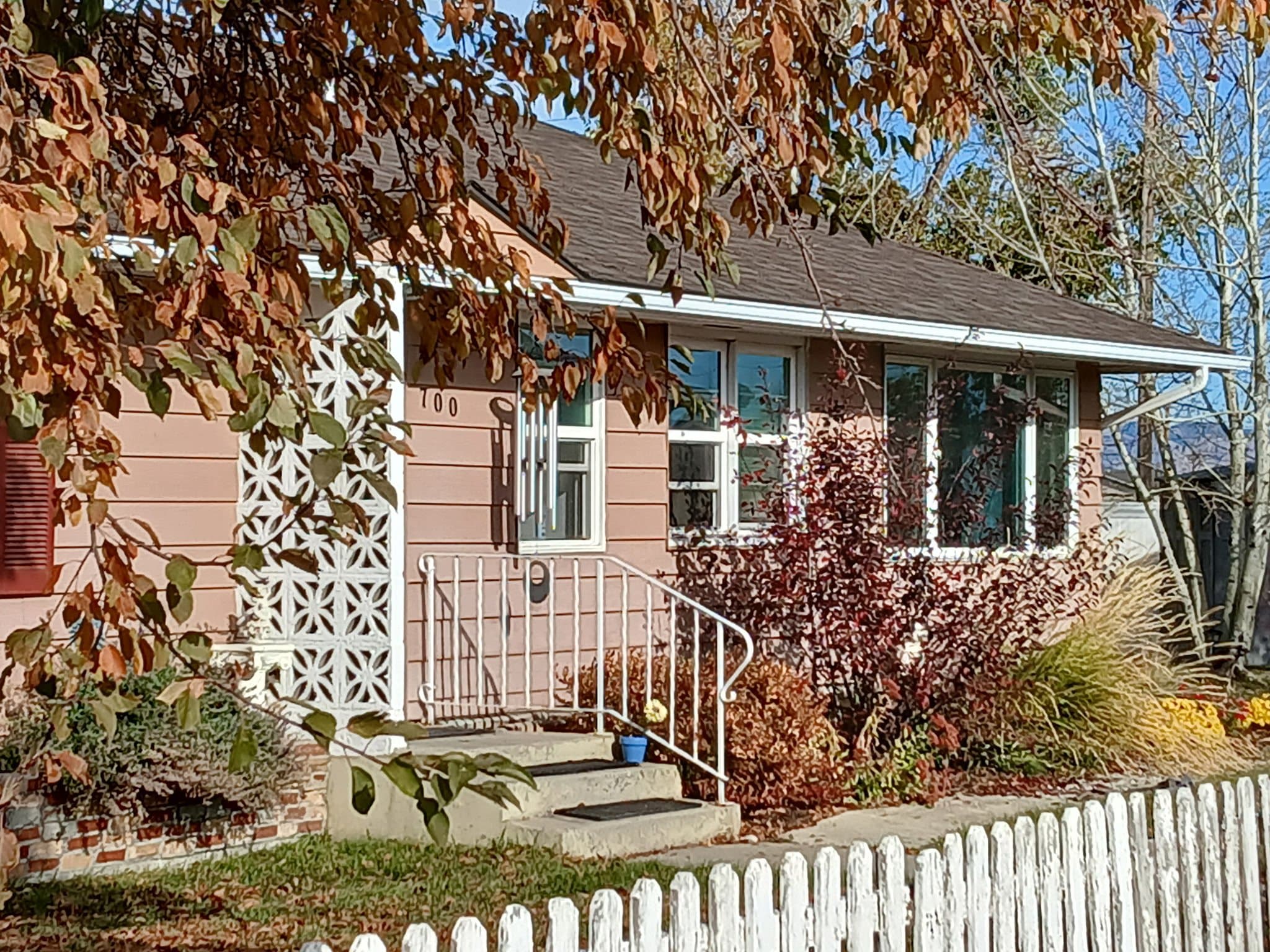 East Helena House: 700 E Clarrk Street