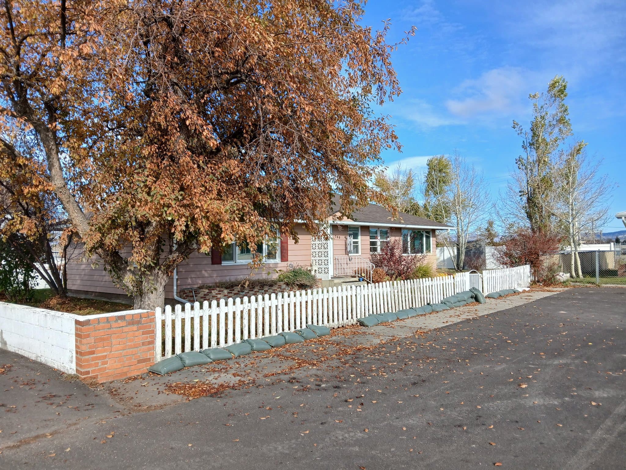 East Helena House: 700 E Clarrk Street