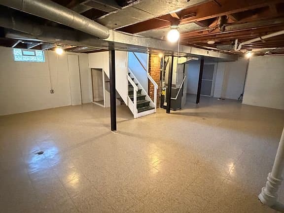 Dearborn House: 23800 Buckingham St