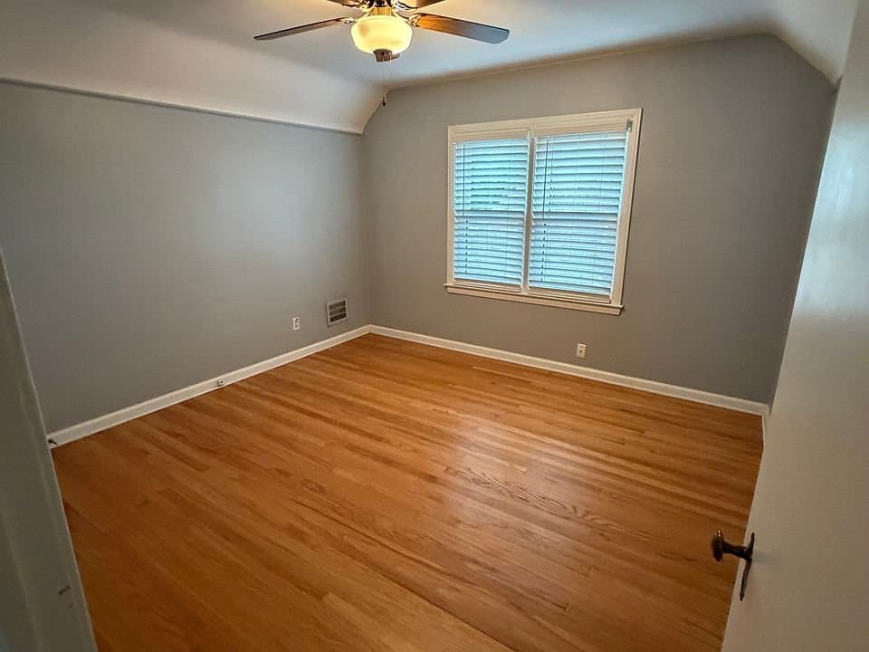 Dearborn House: 23800 Buckingham St