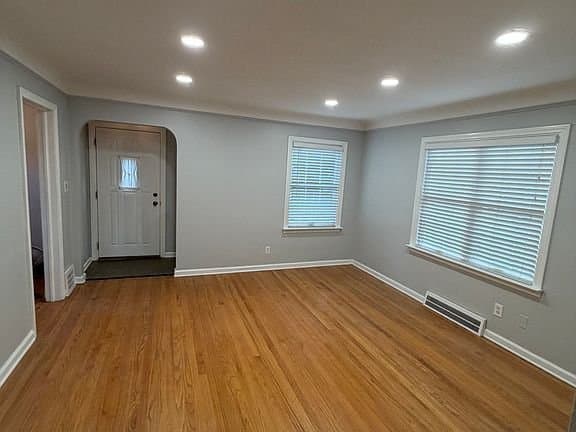 Dearborn House: 23800 Buckingham St