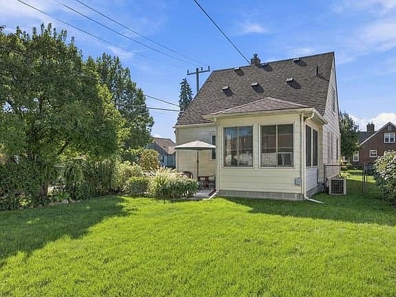 Dearborn House: 23800 Buckingham St