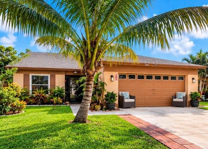 Lake Worth House: 5105 Arbor Glen Circle