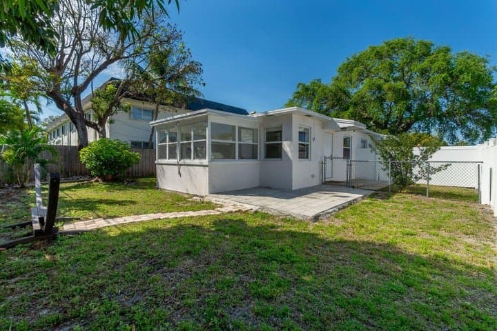 Delray Beach Condo: 214 NE 11th Street #B