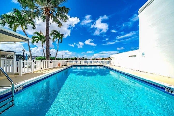 Delray Beach Condo: 30 Pelican Pointe Dr Apt 201
