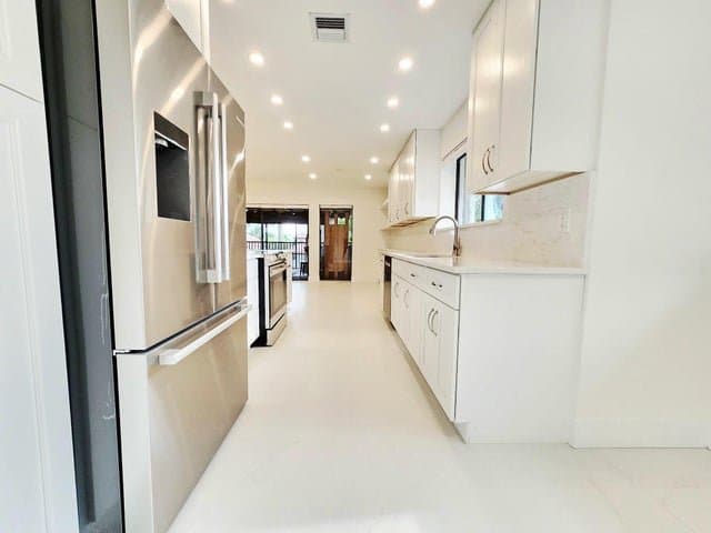 Delray Beach Condo: 30 Pelican Pointe Dr Apt 201