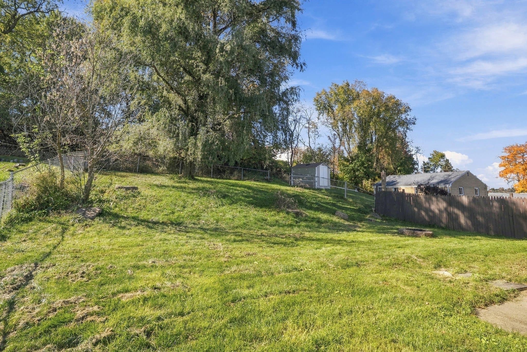 Bethel Park House: 5560 Clarene Dr