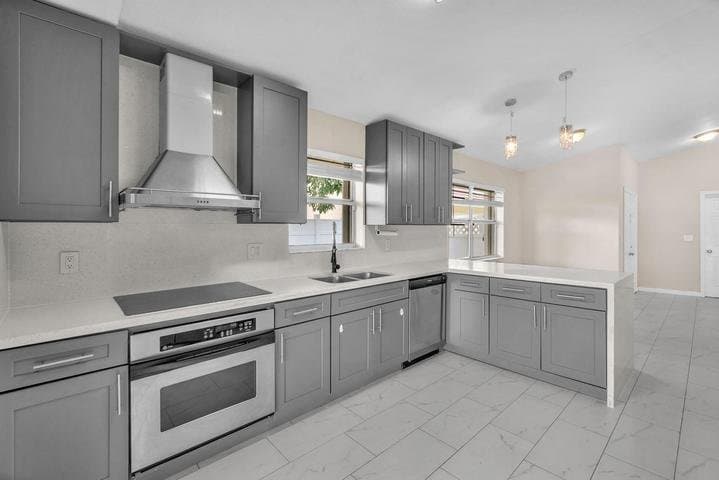 Pembroke Pines House: 1020 SW 99th Ave