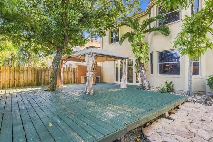 Pembroke Pines House: 2271 NW 159th Ave