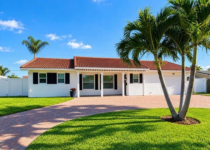 Boca Raton House: 266 SW 12th St