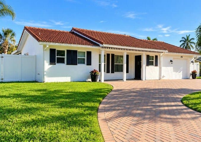 Boca Raton House: 266 SW 12th St